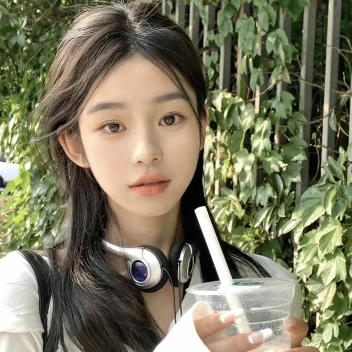 长大尾巴的兔子海报